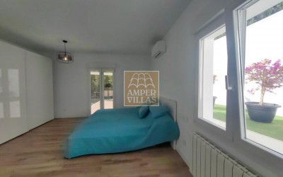 A beautiful, renovated villa with panoramic sea views.